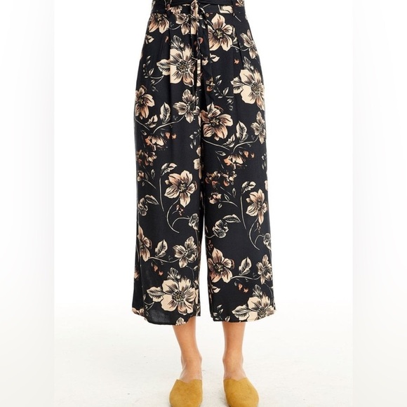 saltwater LUXE Curren Wide Leg Floral Print Crop Pant - Picture 10 of 10